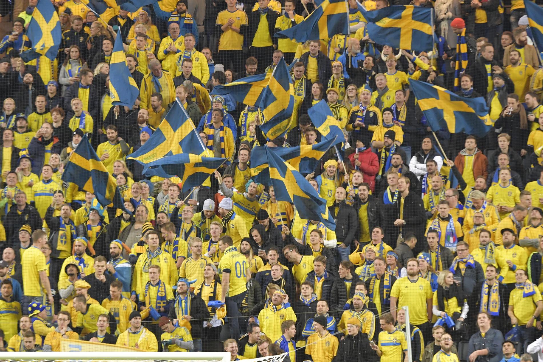 Fotbollsfans i Göteborg, Malmö, Stockholm och Umeå kan titta på Sveriges gruppspelsmatcher på storbild. Arkivbild.
