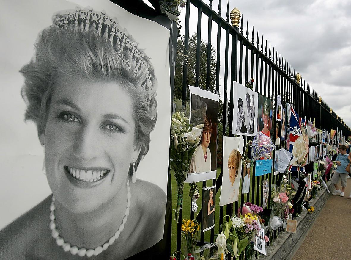Dokumentären om Dianas död har fått brittiska advokater att kräva 87 klipp för att filmen ska visas i England.