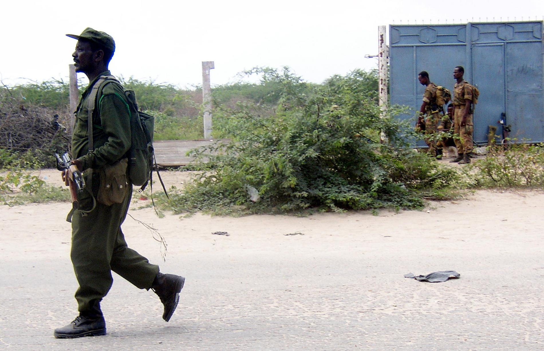 En etiopisk soldat vid det område som fram till 1991 inrymde USA:s ambassad i Mogadishu. Bilden är från 2006.