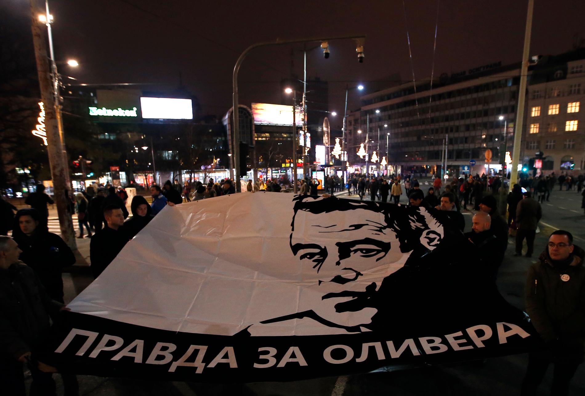 Demonstranter i Serbiens huvudstad Belgrad kräver att mordet på den kosovoserbiske politikern Oliver Ivanovic klaras upp. Arkivbild.