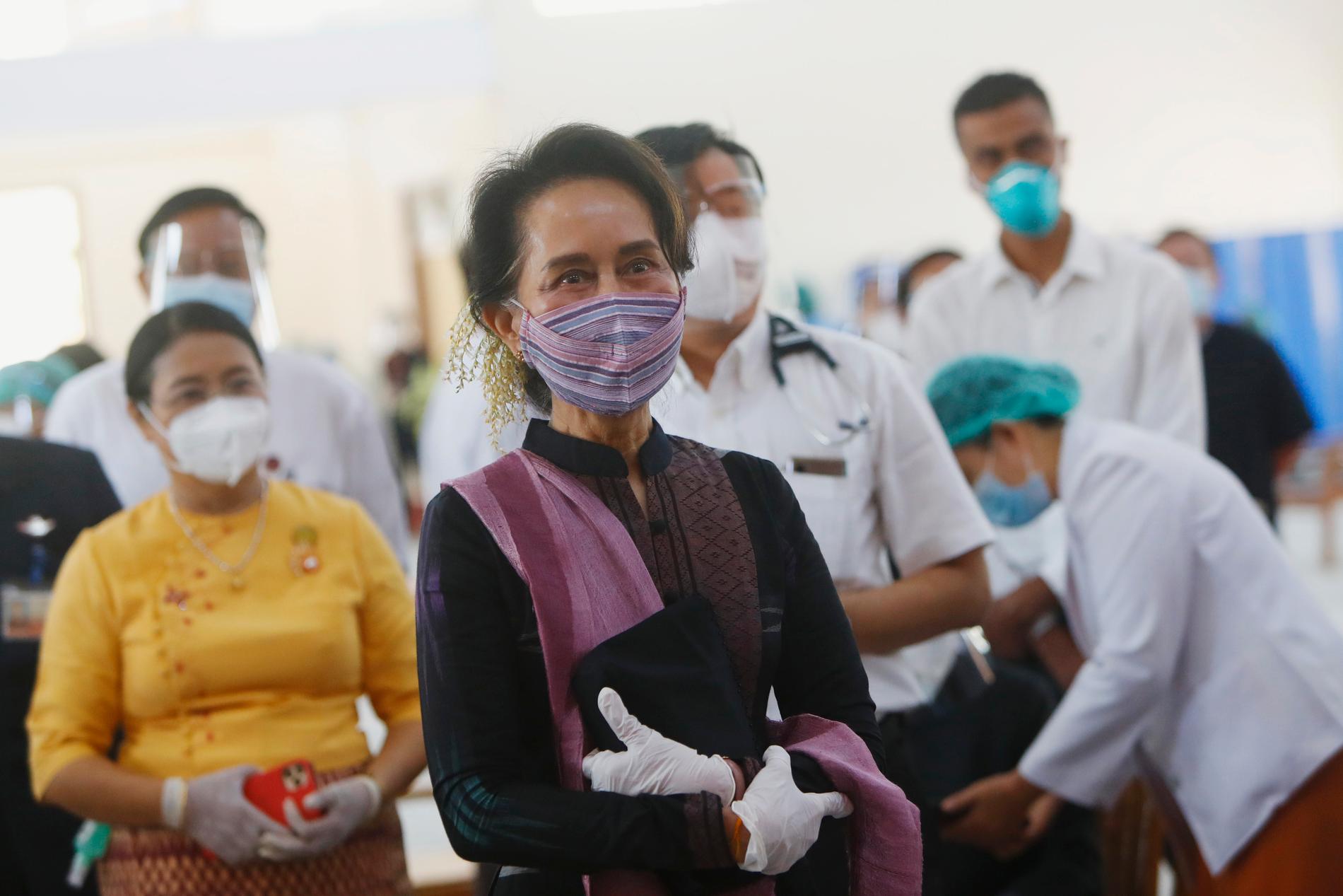 Myanmars ledare Aung San Suu Kyi under förra veckan, när hon inspekterade vaccinering mot covid-19.