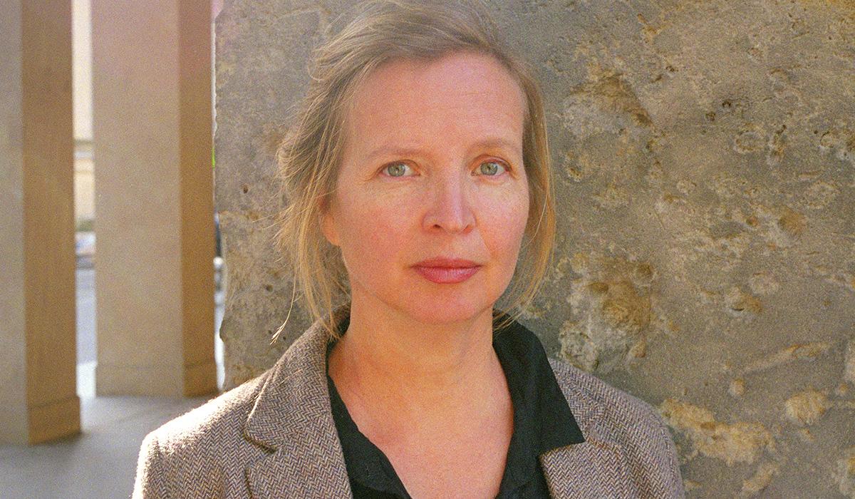 Jenny Erpenbeck (f. −67 i Östberlin) är verksam som författare, dramatiker och regissör. Sju av hennes romaner finns på svenska. 