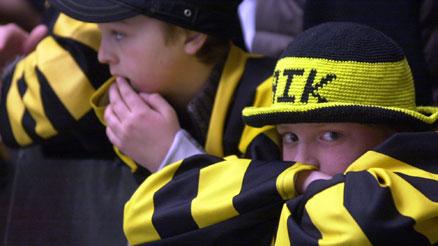Skellefteåsupportrar deppar efter förlusten mot Malmö - men Skellefteå har fortfarande avgörandet i egna händer.