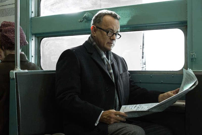I ”Bridge of spies” spelar Tom Hanks en advokat somblir inblandad maktspelet mellan Sovjet och USA under kalla kriget.