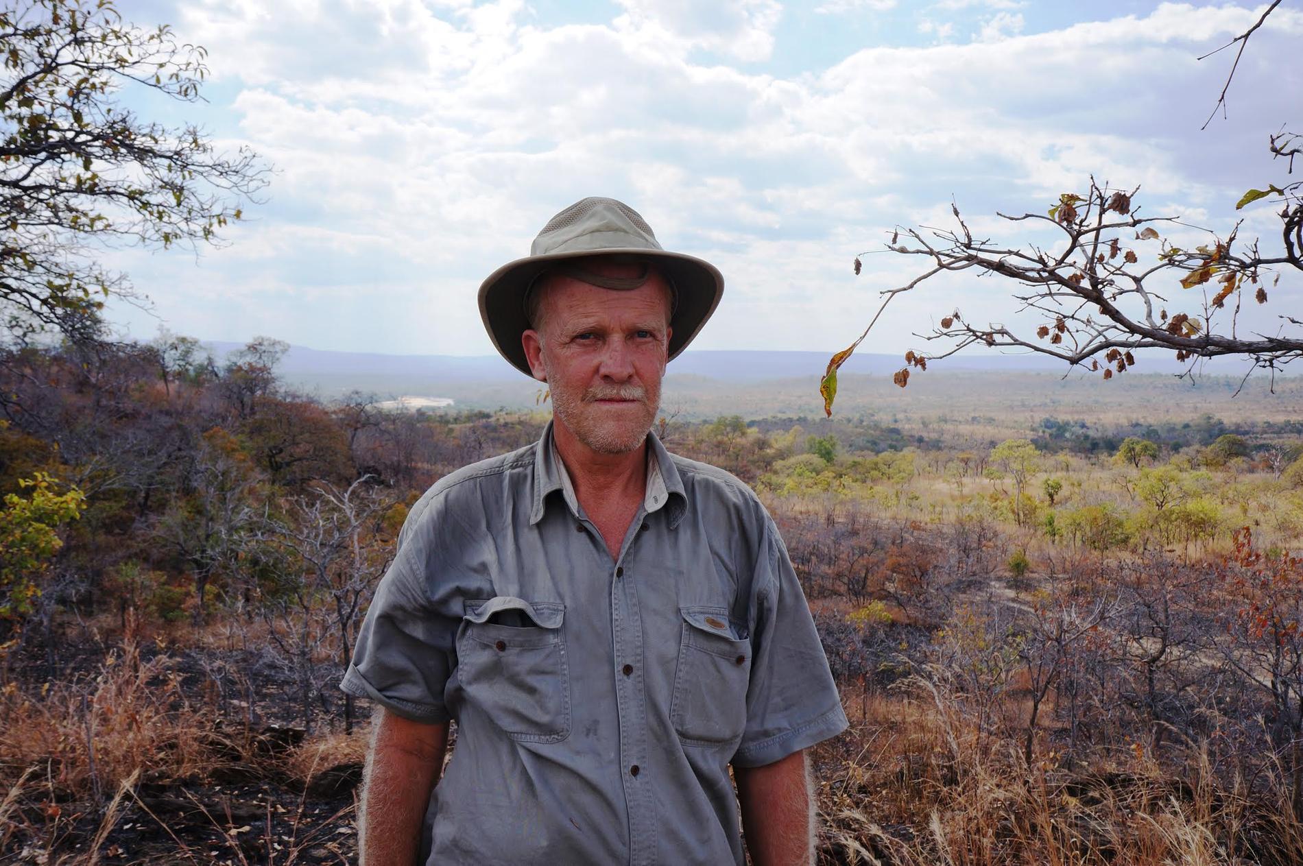 Allan Carlson har jobbat mycket med olika djurarter och skyddade områden i olika länder i Afrika. Har tidigare arbetat som forskare vid Sveriges Lantbruksuniversitet, SLU, och ansvarar nu för WWF:s projekt i Afrika.