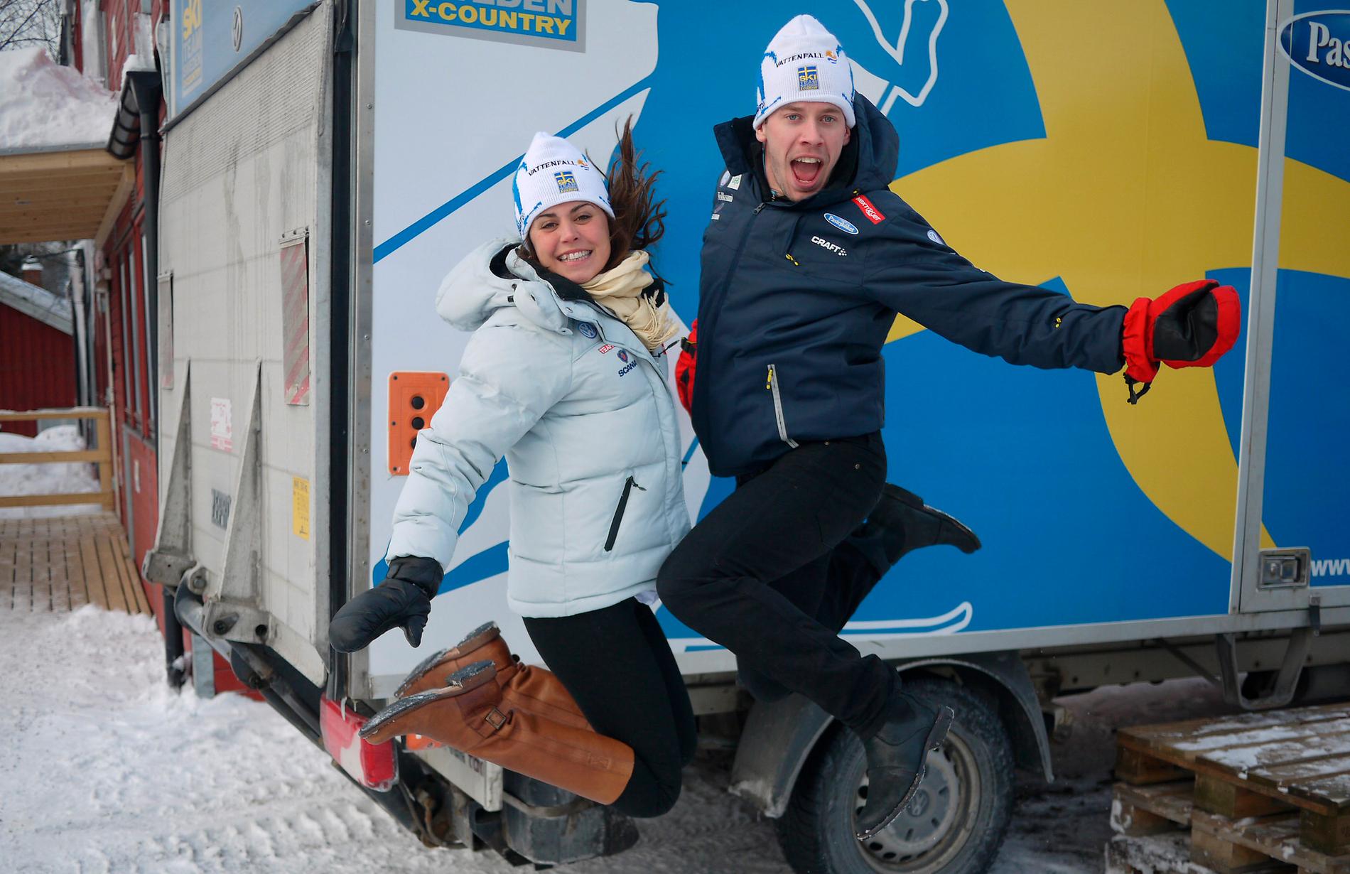 Skidlands­lagets VM-par, Anna Haag och Emil Jönsson, är vana bloggare. Men nu möter de för första gången en större publik. ”Shit, det är inte alls det­samma”, säger Jönsson.