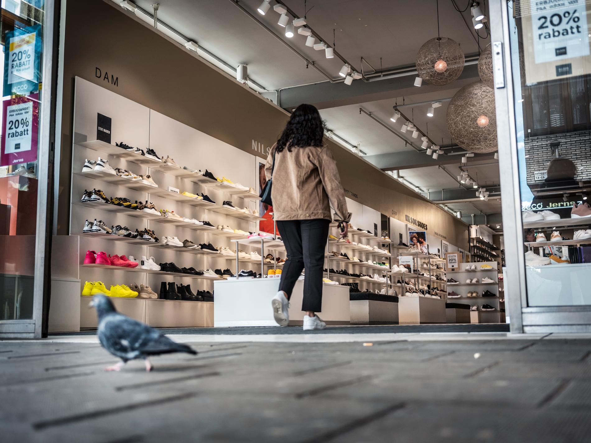 Enligt Svensk Handels senaste trygghetsbarometer upplever butikspersonal allt oftare problem med kunder som stjäl och trakasserar personal. Nu ska kunder kunna portas. Arkivbild.