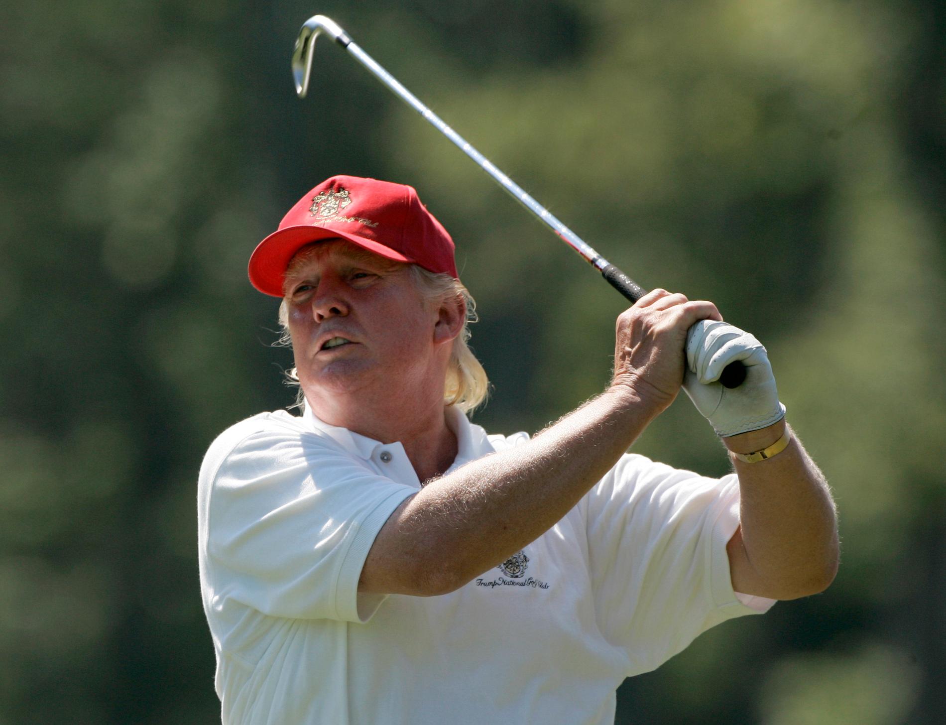 Donald Trump på golfresorten i juni 2017.