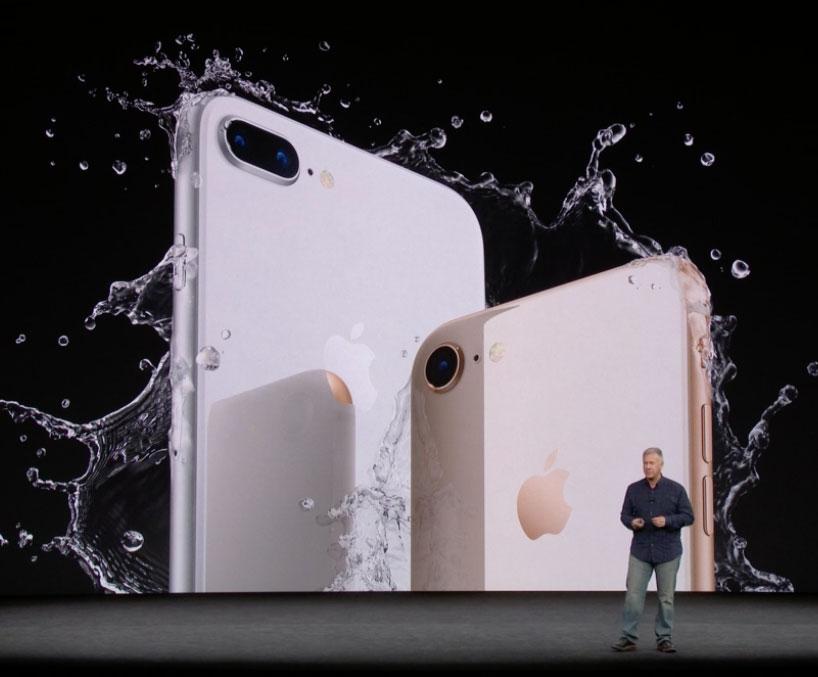 Den nya Iphone 8 visas upp av Apple.