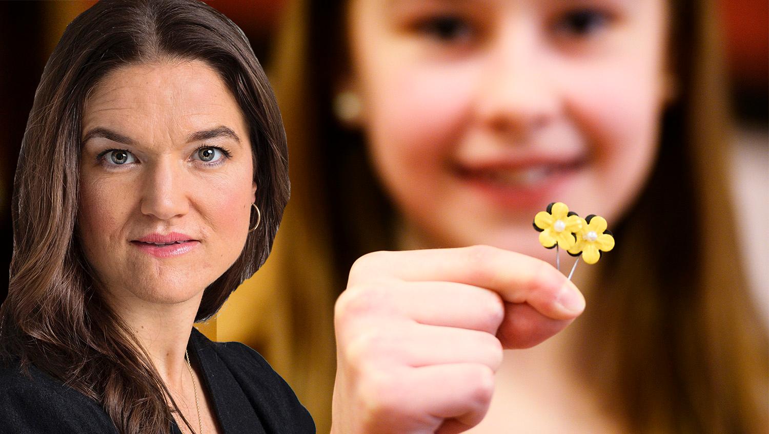 Årets majblomma går i svart och guld, färger som inspirerats av humlor. För formgivningen svarar Elina Hall, 12 år, från Göteborg, uppger Majblommans riksförbund.