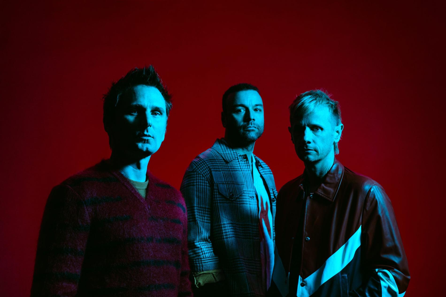 Muse består av sångaren och gitarristen Matt Bellamy, basisten Chris Wolstenholme och trummisen Dominic Howard.