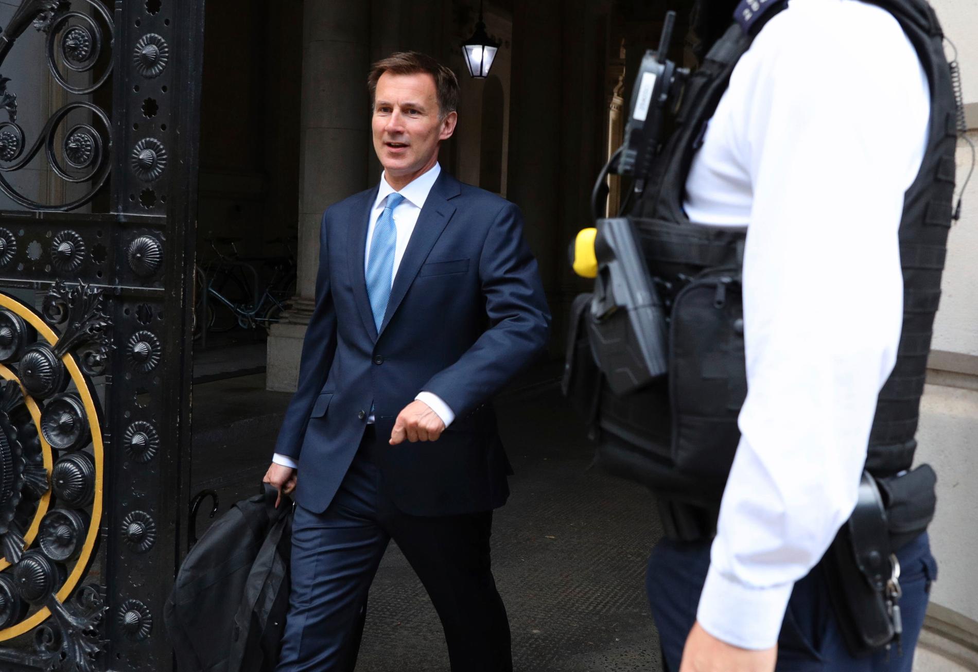 Storbritanniens utrikesminister Jeremy Hunt utanför 10 Downing Street i London i lördags.