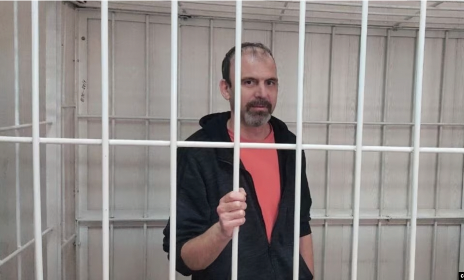 Ryske journalisten Michail Afanasjev har hållits i förvar sedan april 