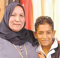 Ariel Mahmoud med sonen Abdallah, 12.