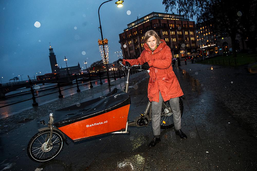 Miljöminister Karolina Skog (MP) tror försäljningen av elcyklar kommer att explodera.