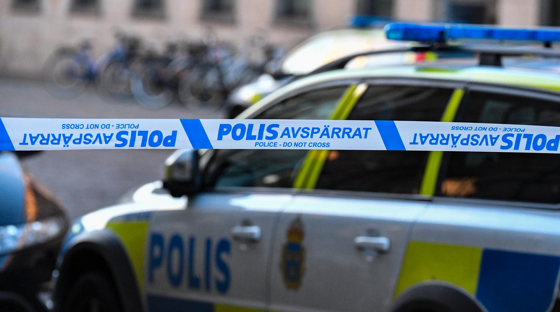 Polis och avspärrningar utanför en bank i Malmö efter ett inringt hot.
