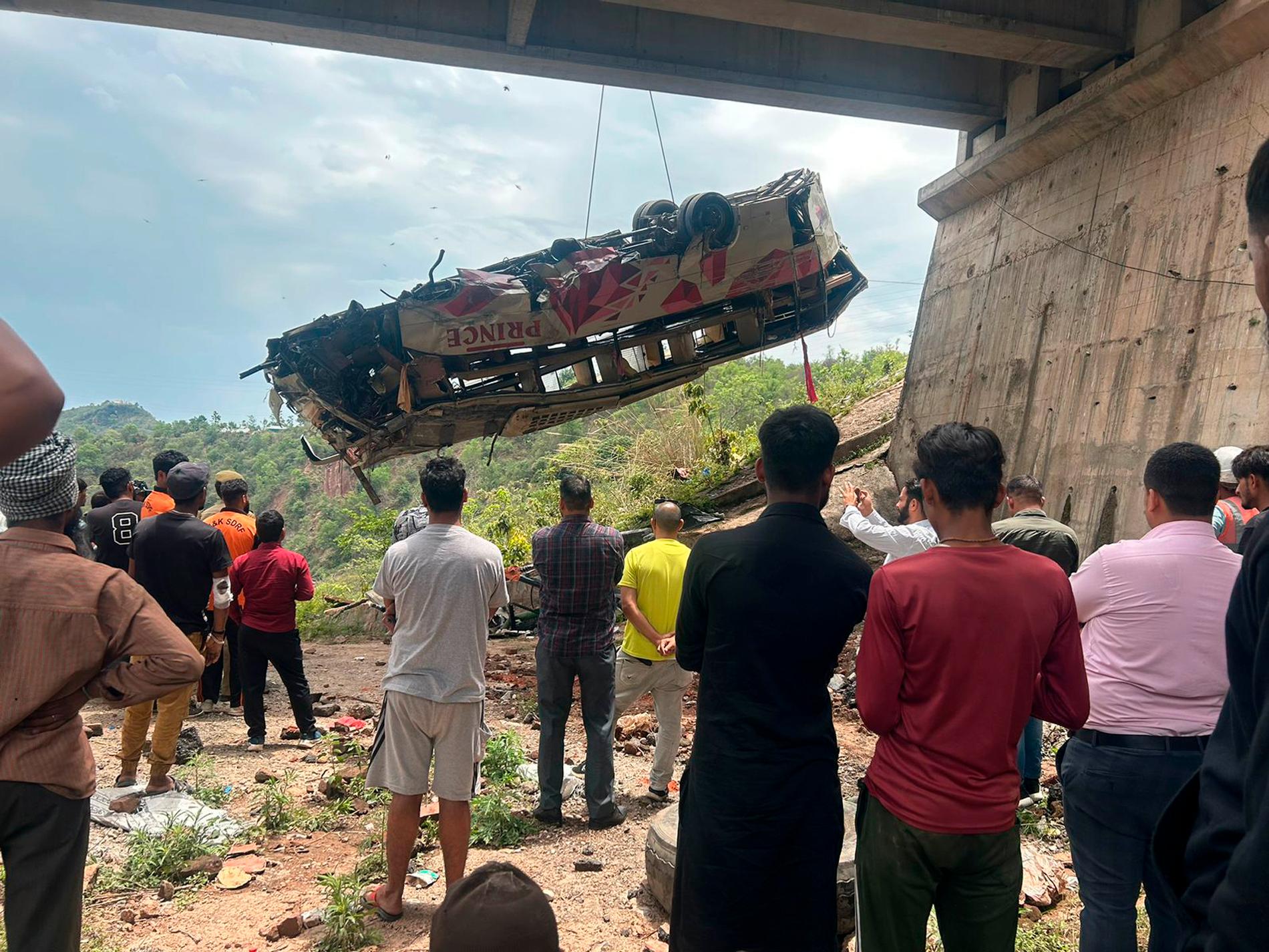 Minst tio personer har dött och 55 har skadats efter att en buss kört ned i en ravin i Himalaya.