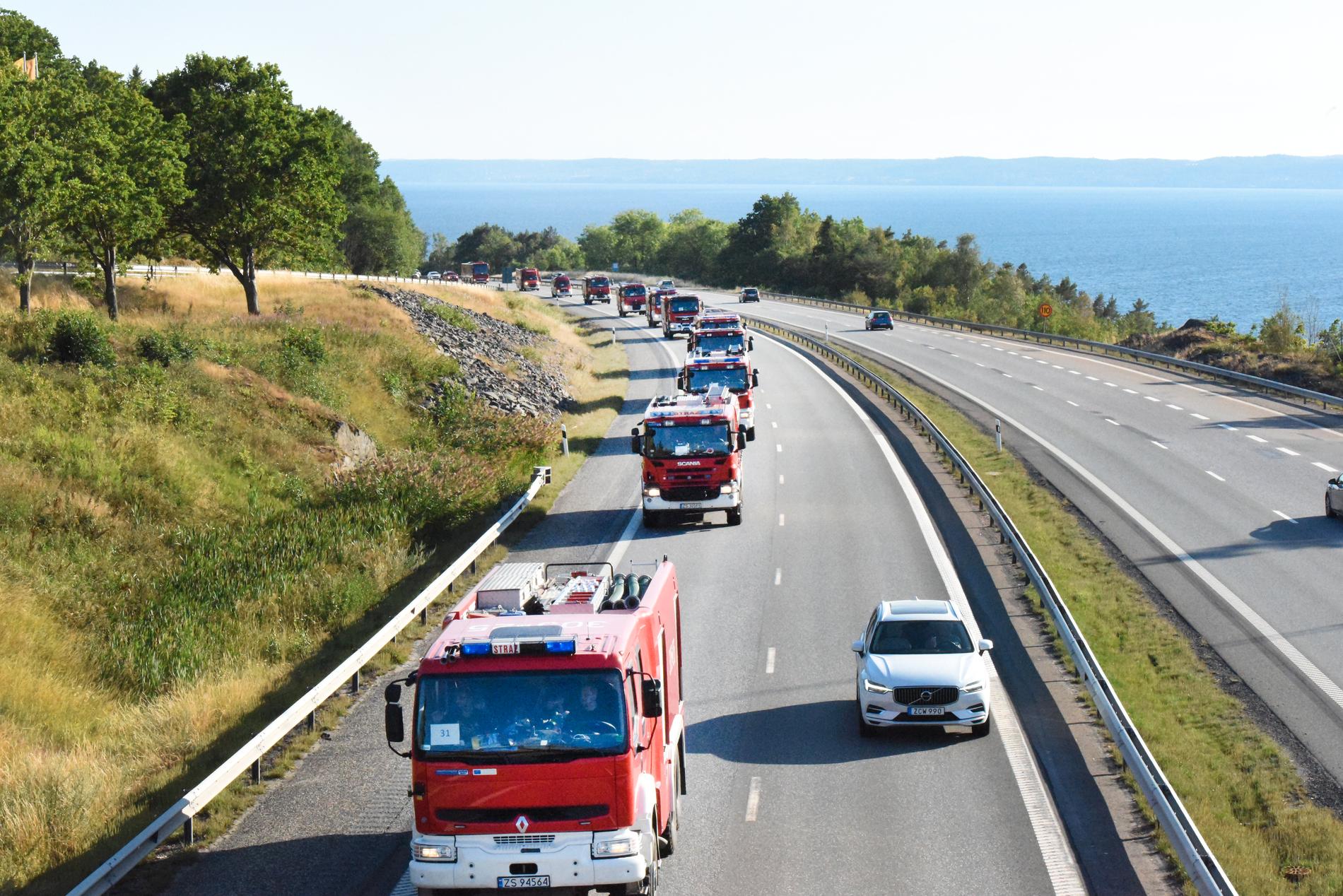 De polska brandbilarna kom till Sverige under lördagen. 