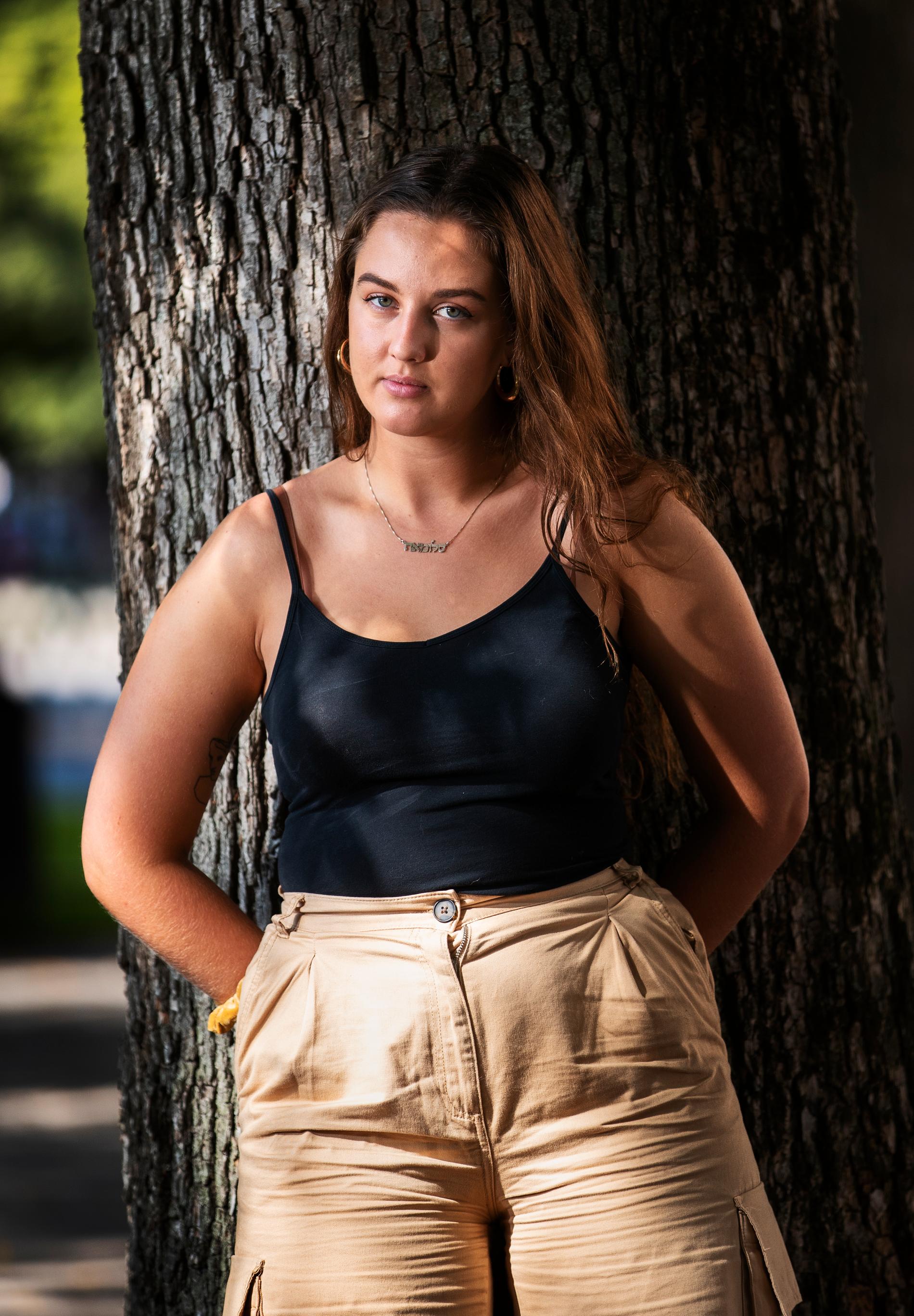 Salomea Gosenius, 19, bor i Malmö. Hon är rädd för att visa öppet är hon är judinna. 