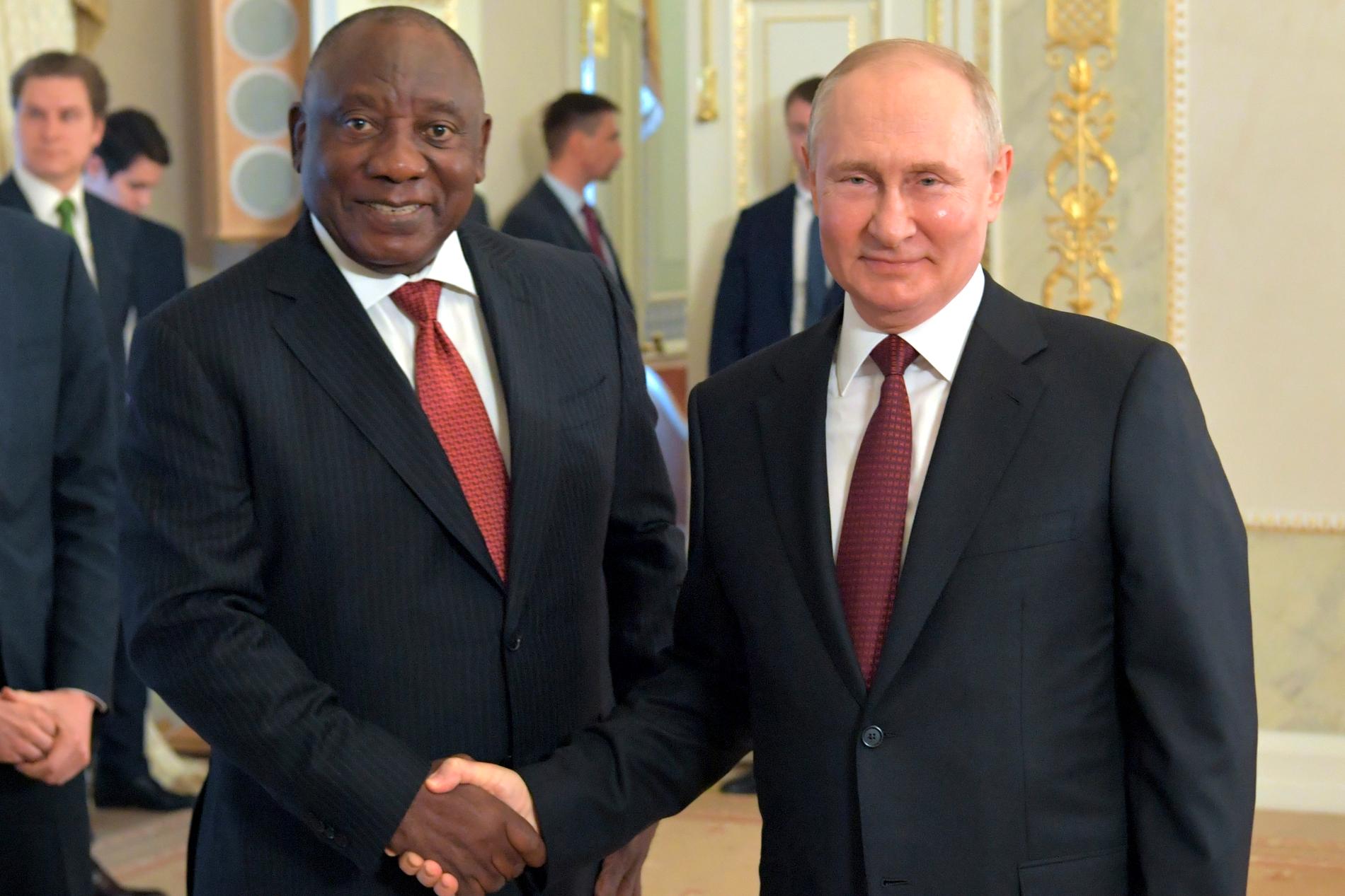 Cyril Ramaphosa och Vladimir Putin har ett nära samarbete genom alliansen BRIS.