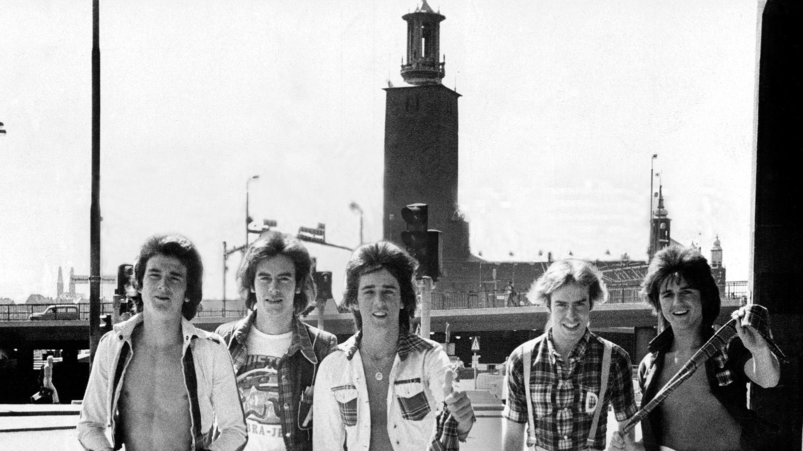 Bay City Rollers i Stockholm 1975. Les McKeown, Alan Longmuir, Stuart Wood, Derek Longmuir och Eric Faulkner.