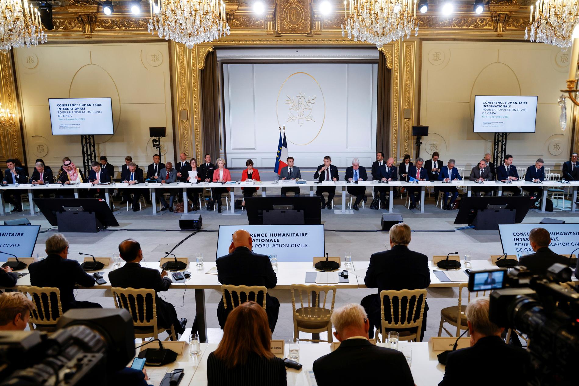 Hjälp till Gazaremsan diskuteras under torsdagens möte i Paris, där över 50 länder deltar.