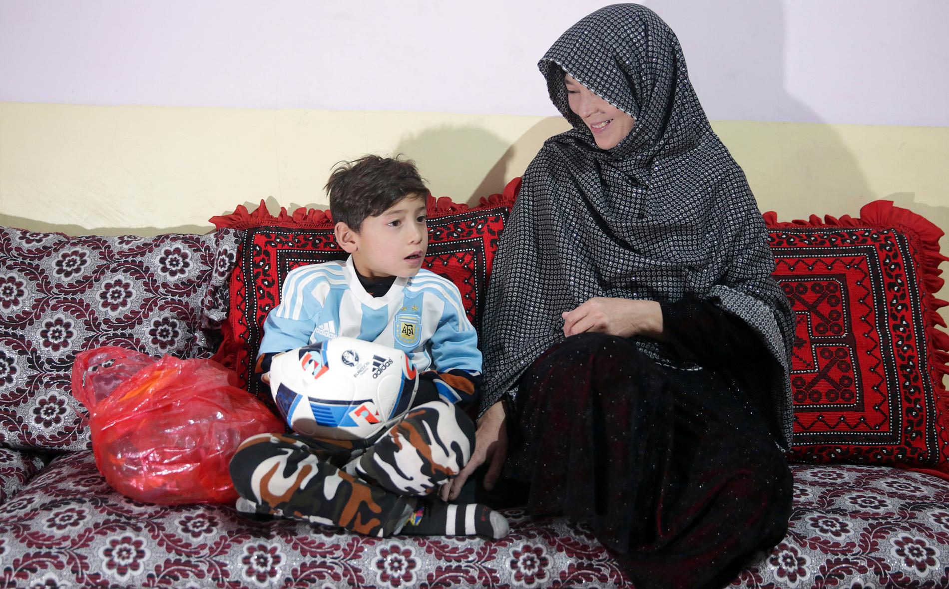 Murtaza Ahmad med mamma Shafiqa. 