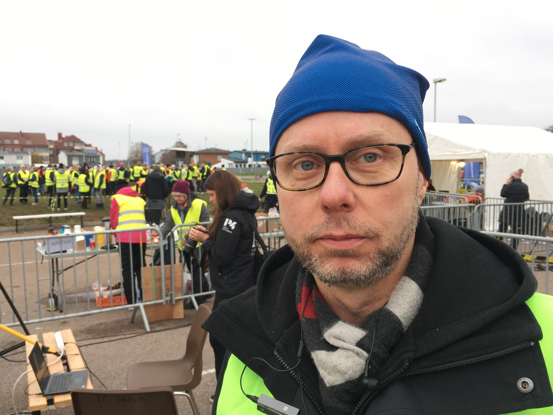 Jörgen Olsson, talesperson för Missing People, är en av alla volontärer som tagit sig till Falkenberg för att delta i sökandet.