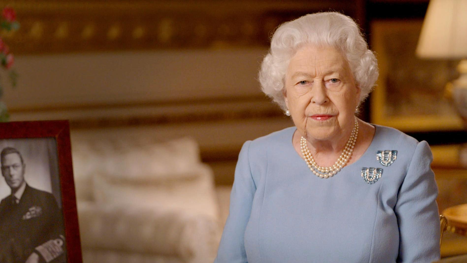 Storbritanniens drottning Elizabeth höll ett tv-tal från Windsor Castle som sändes på segerdagens kväll.