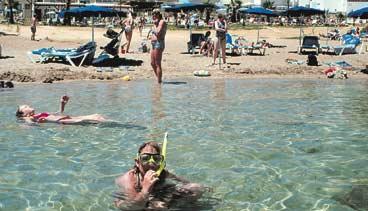På familjeanläggningarna finns det alltid bra pooler - men vill man snorkla är ju havet mycket roligare. Här är stranden vid Althea Beach.