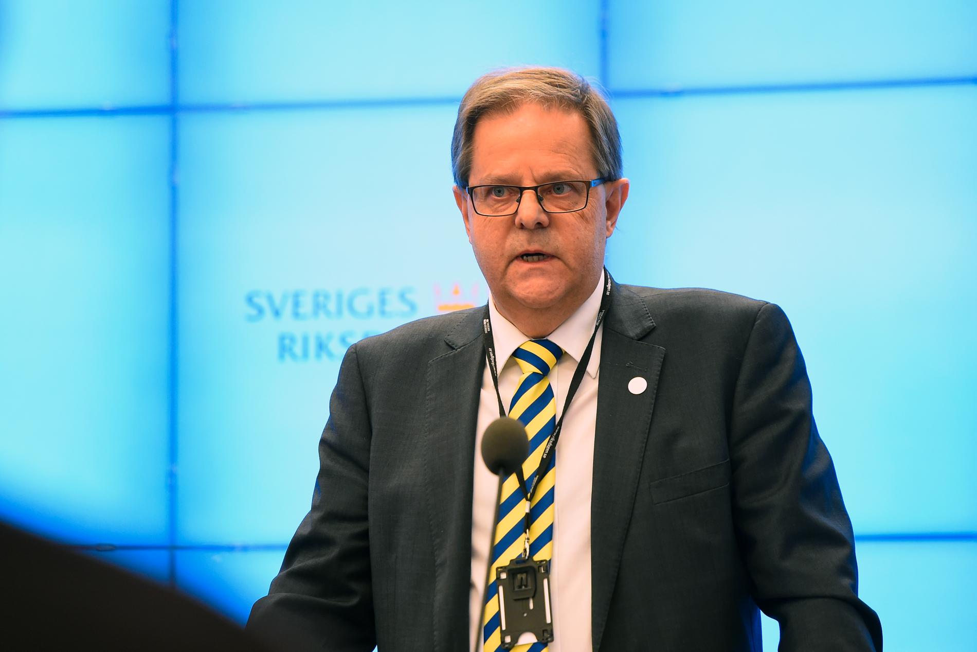 Riksdagsledamoten Olle Felten utesluts, kommenterar i riksdagen.