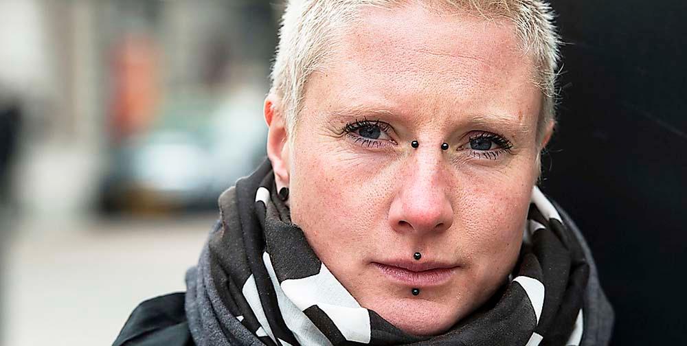 Poeten Sofia Rapp Johansson (född 1980) imponerar på Aftonbladets recensent.