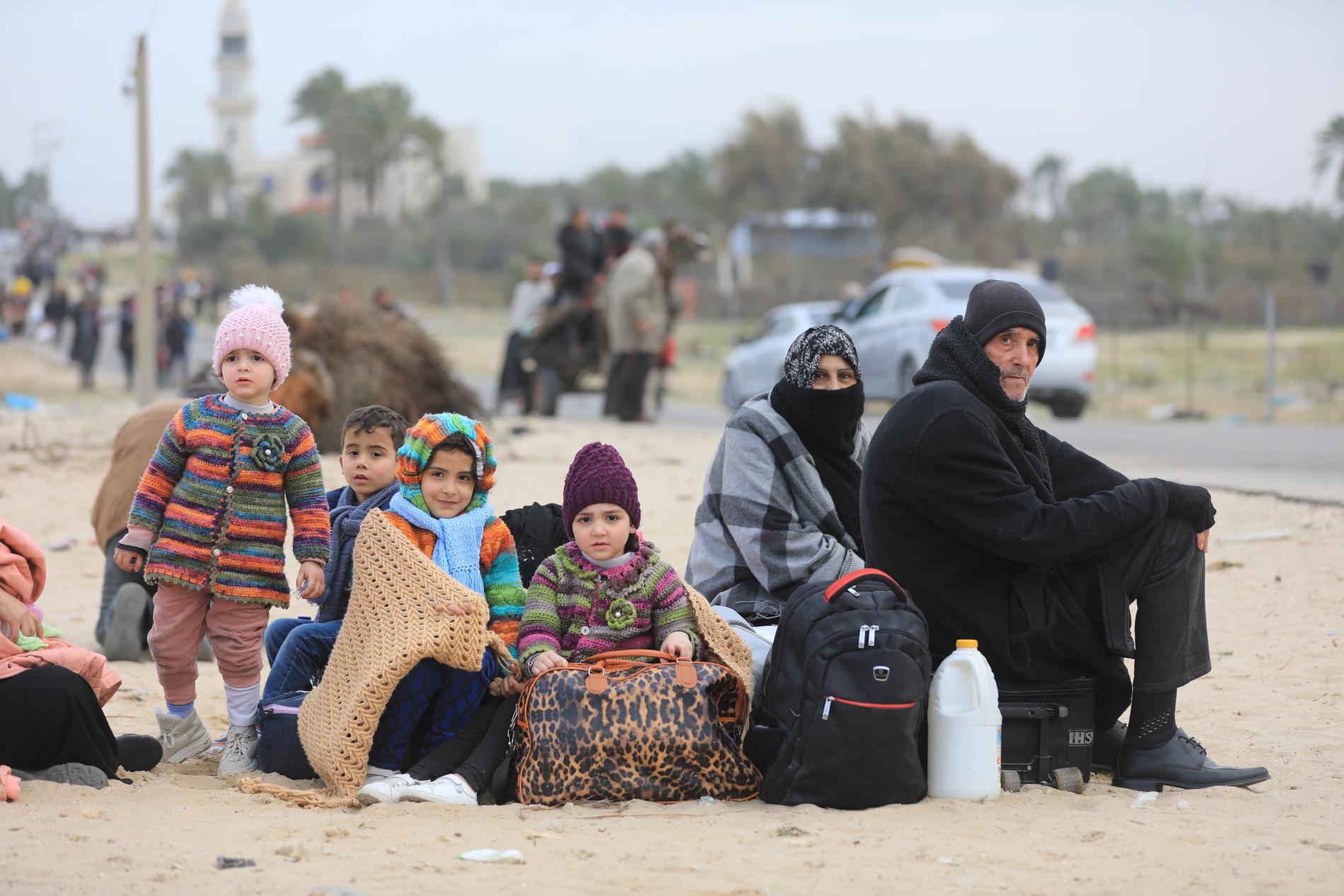 En majoritet av Gazas 2,3 miljoner invånare tog sig till Rafah enligt israeliska militärens instruktioner. Nu flyr de igen.