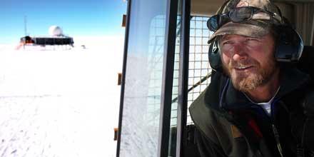 REKORDMANNEN Jake Speed slog rekord genom att tillbringa fem vintrar i rad på Sydpolen. Nu växlar han mellan Grönlands inlandsis och Sydpolen. Han är den moderna tidens upptäcktsresande i polartrakterna.