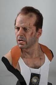 Bruce Willis som John McClane i ”Die hard 2” är en annan byst av konstnären Walt Wizard. 