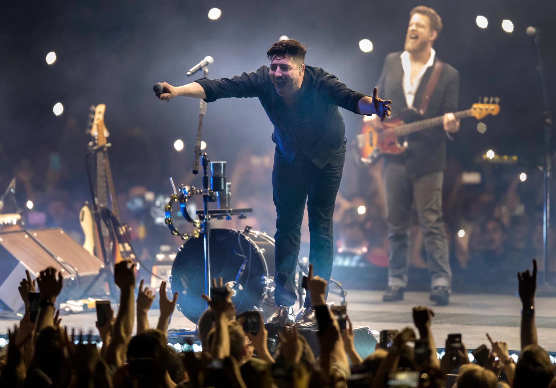Marcus Mumford och hans Mumford & Sons bars av publikens kärlek på konserten i Scandinavium i Göteborg.