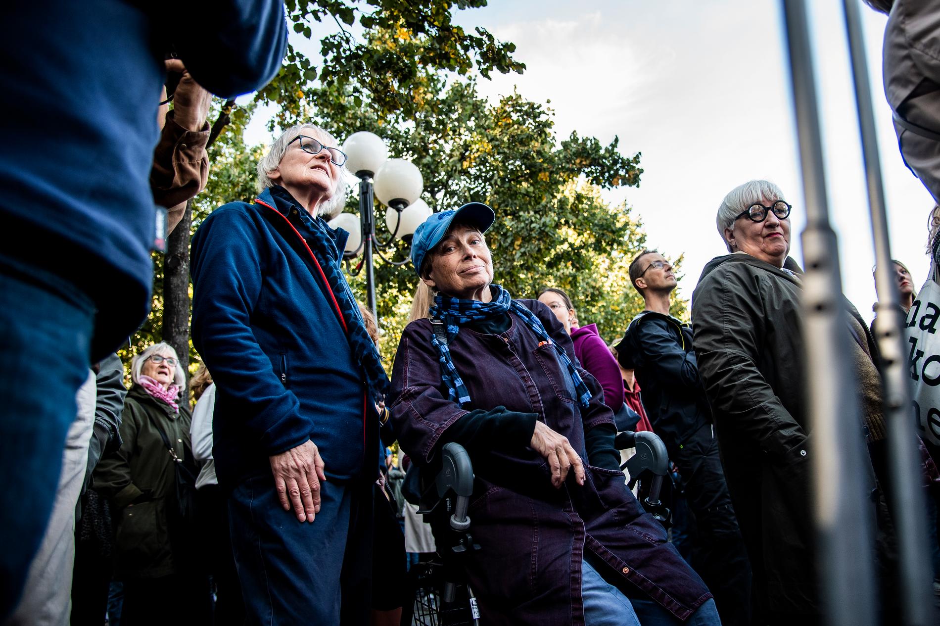 Astrid Lande, 79, och Kerstin Hallman, 75, hade nappat på Greta Thunbergs inbjudan att delta i klimatstrejk.