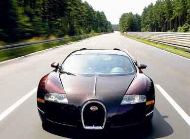 Bugatti Veyron har fascinerat i åratal. Nu är den här – och vi har provkört. Det blev en svindlande resa – i 400 knyck.