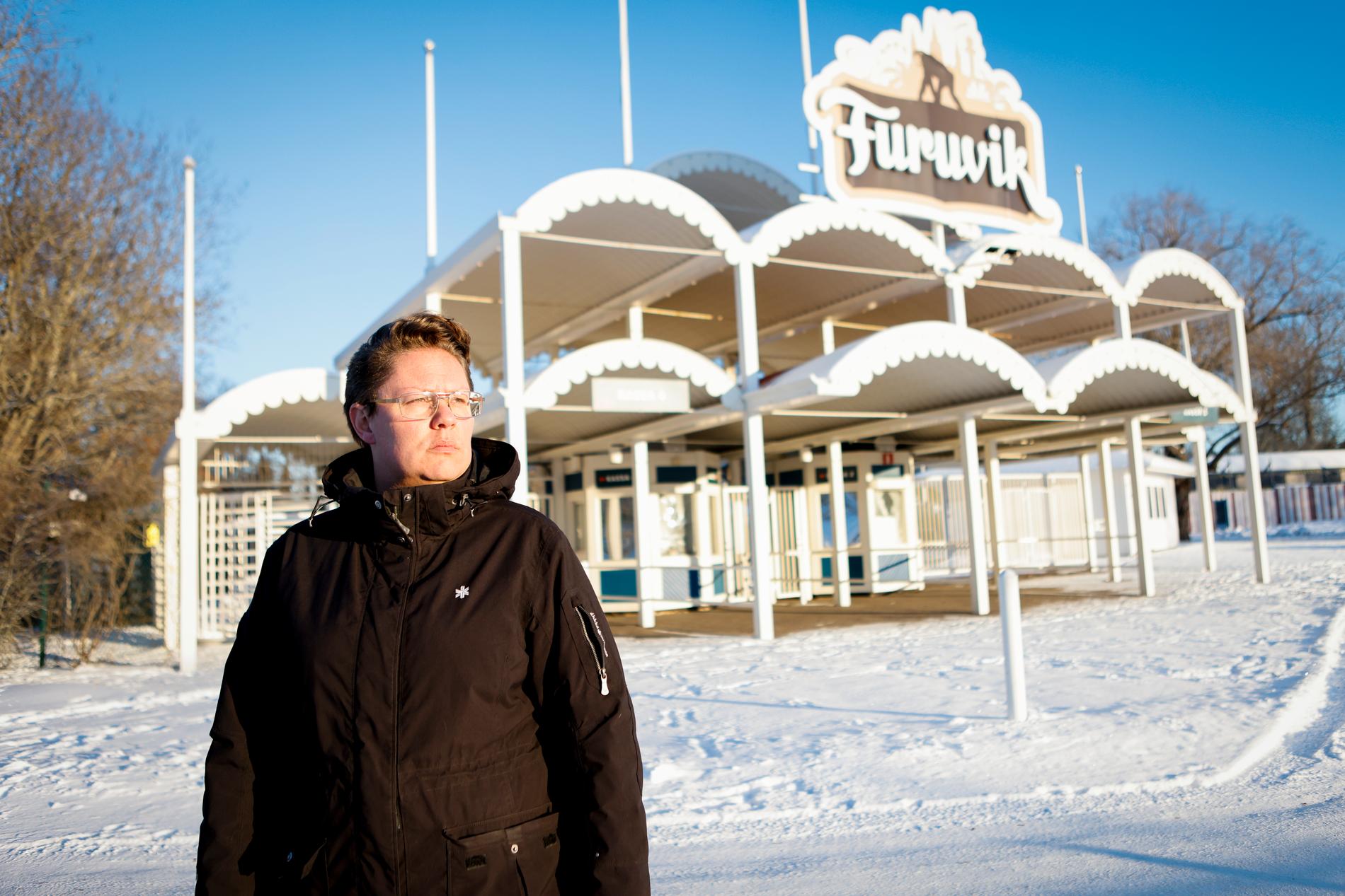 Sandra Wilke, vd Furuviksparken utanför djurparkens huvudentré på fredagen. Arkivbild.