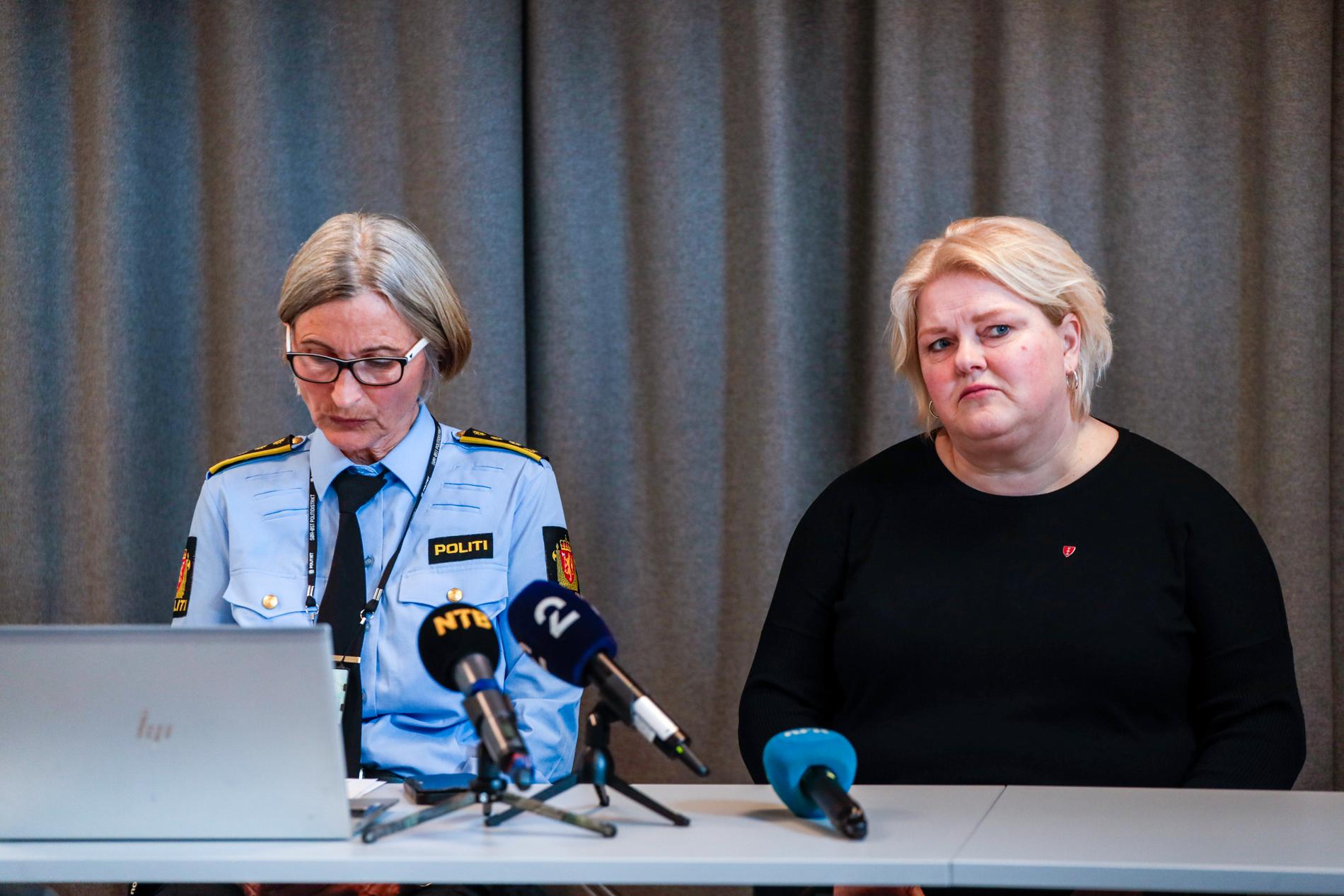 Polischef Brit Fysken och Solveig Vestenfor vid Åls kommun under en pressträff på söndagen.