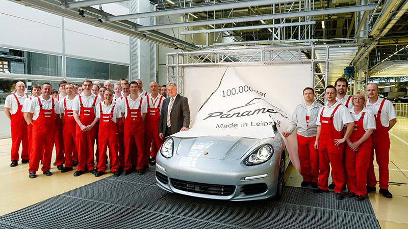 Porsches fabriksbyggare firar den 100 000:e Panameran.