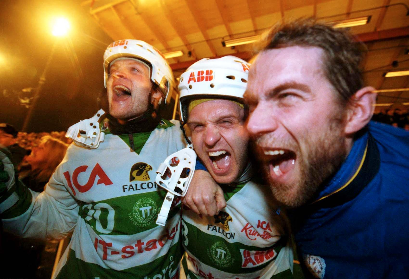Fosshaug vrålar ikapp med Daniel Svedberg och Ted Andersson 2001.