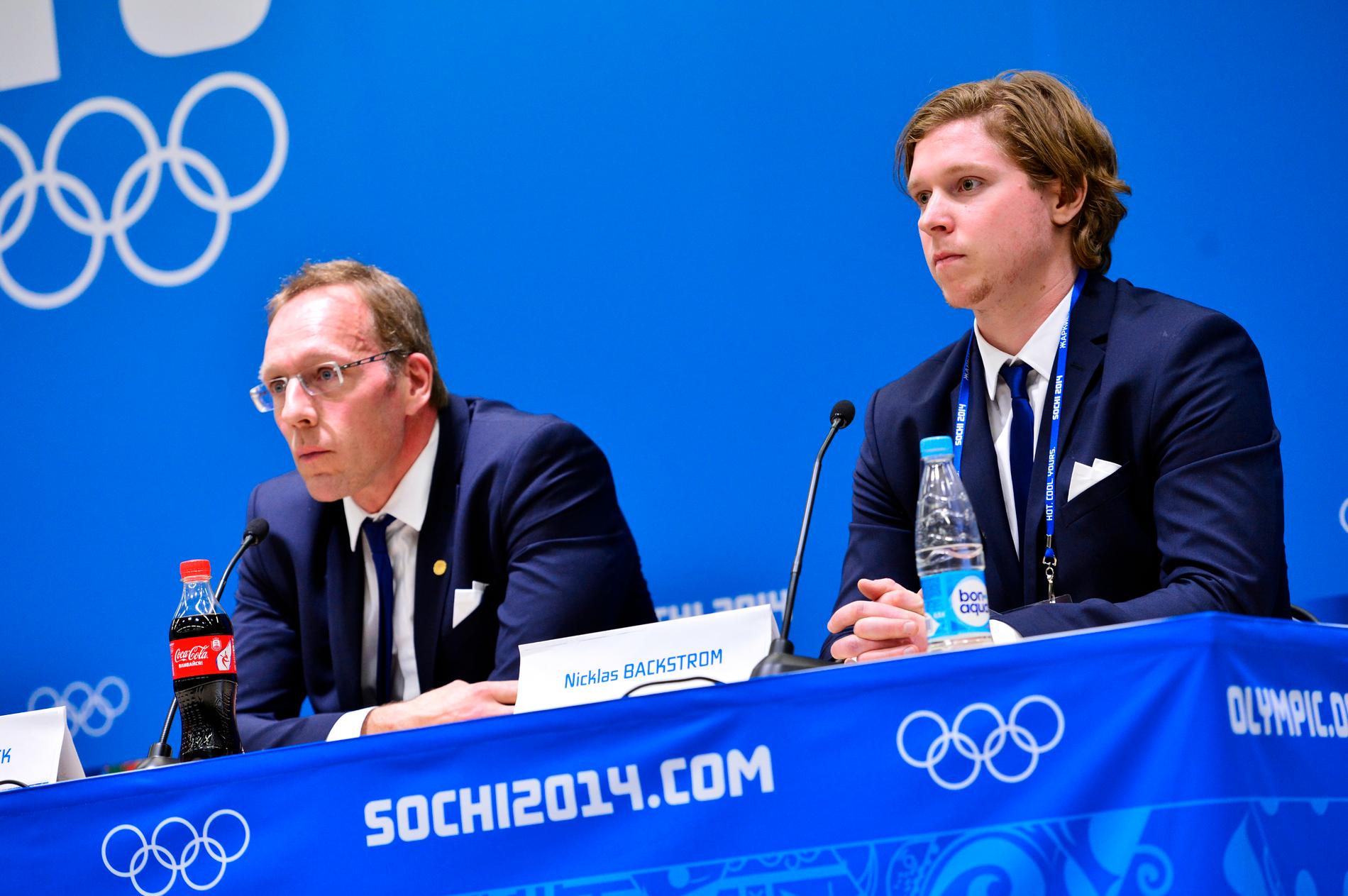 Björn Waldebäck och Nicklas Bäckström på en presskonferens efter ishockeyfinalen i OS.