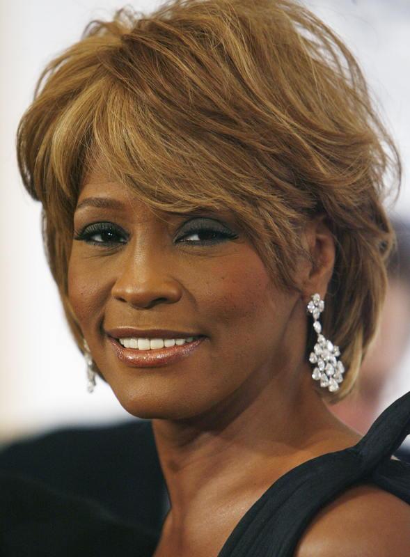 Whitney Houston dog den 11 februari 2012.