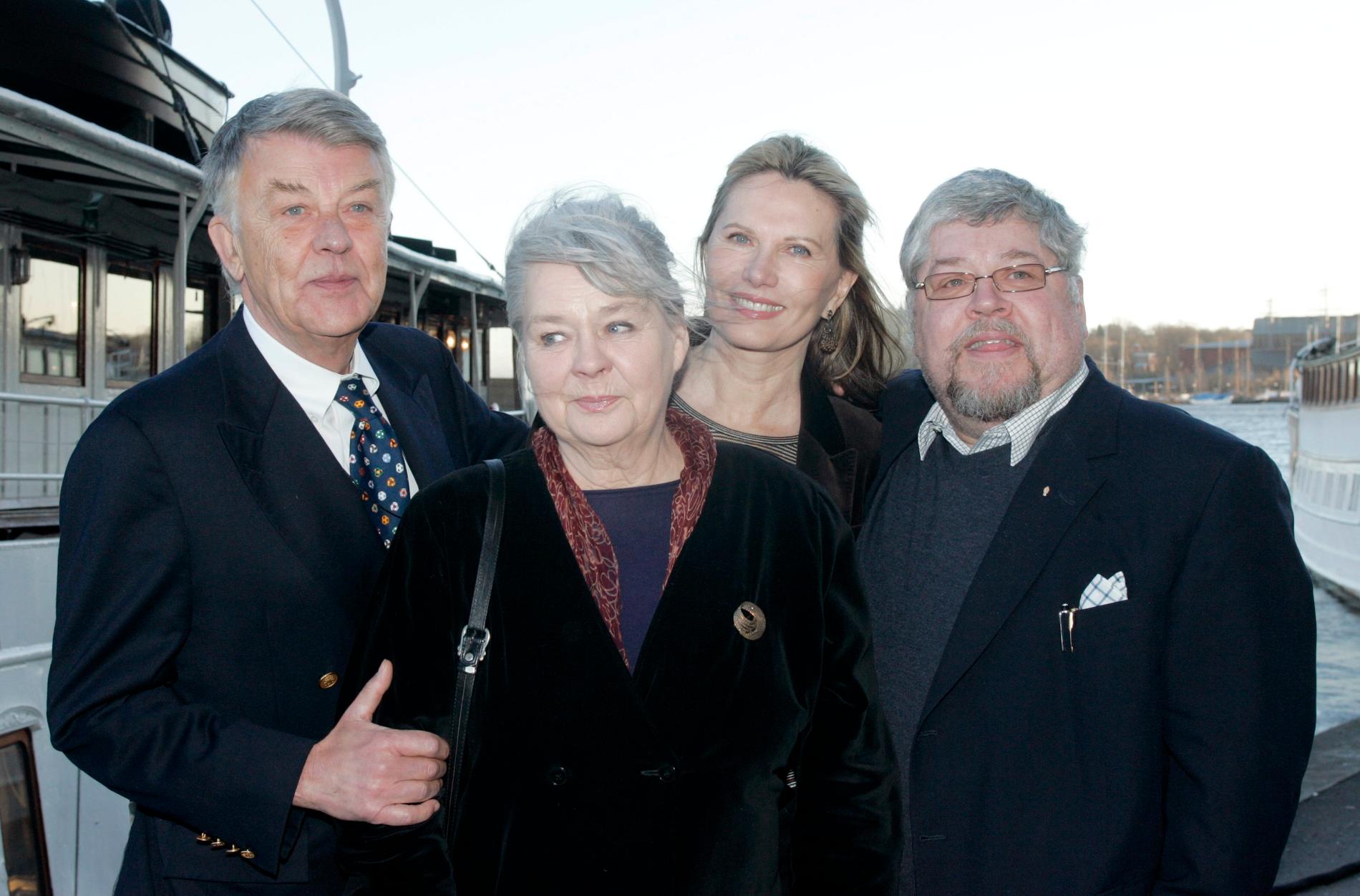 Sven-Bertil Taube deltog i SVT-programmet Stjärnorna på slottet 2005 tillsammans med Mona Malm, Maud Adams , Peter Harryson och Börje Ahlstedt.