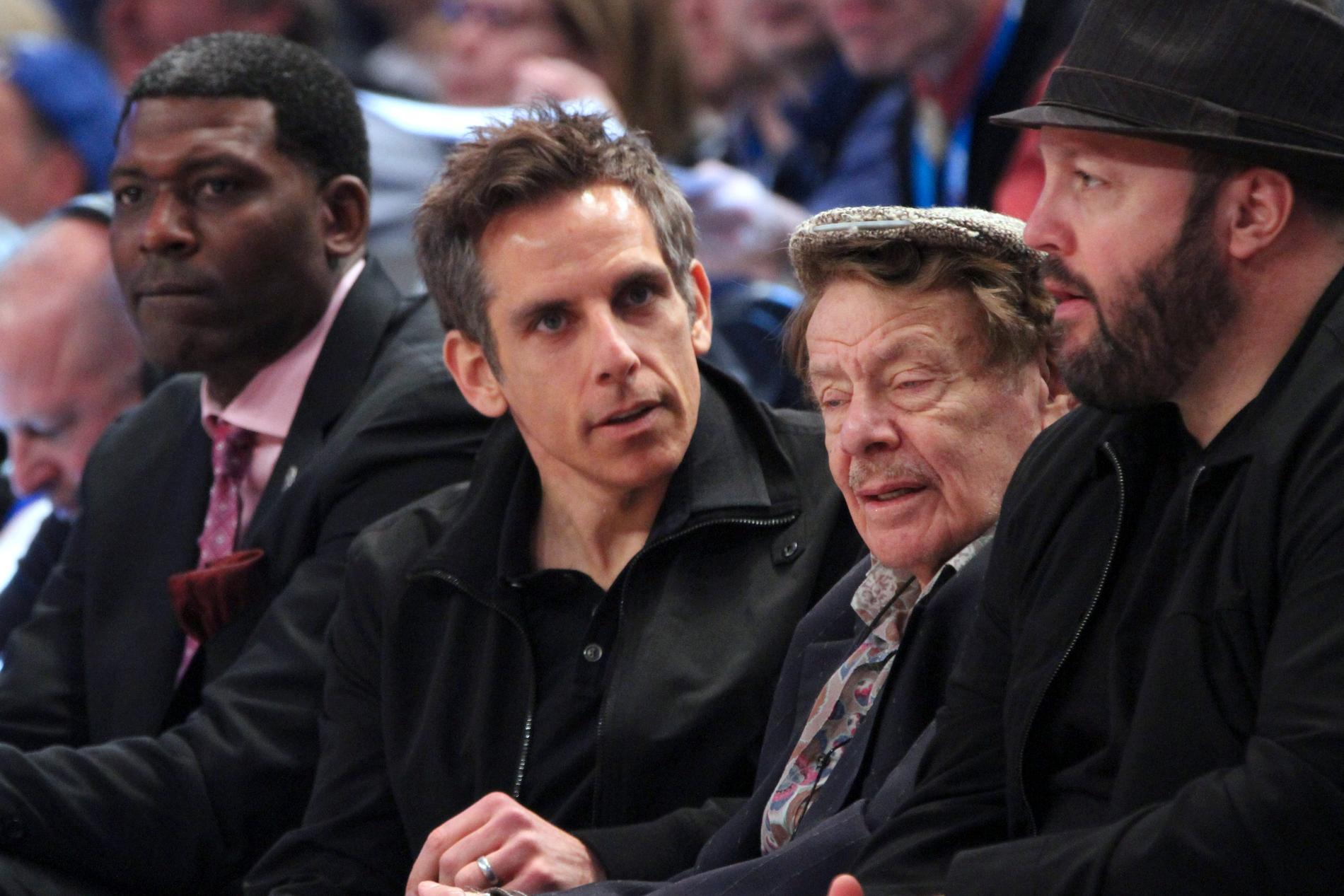 Ben Stiller och hans pappa Jerry Stiller tillsammans på en basketmatch. Arkivbild.
