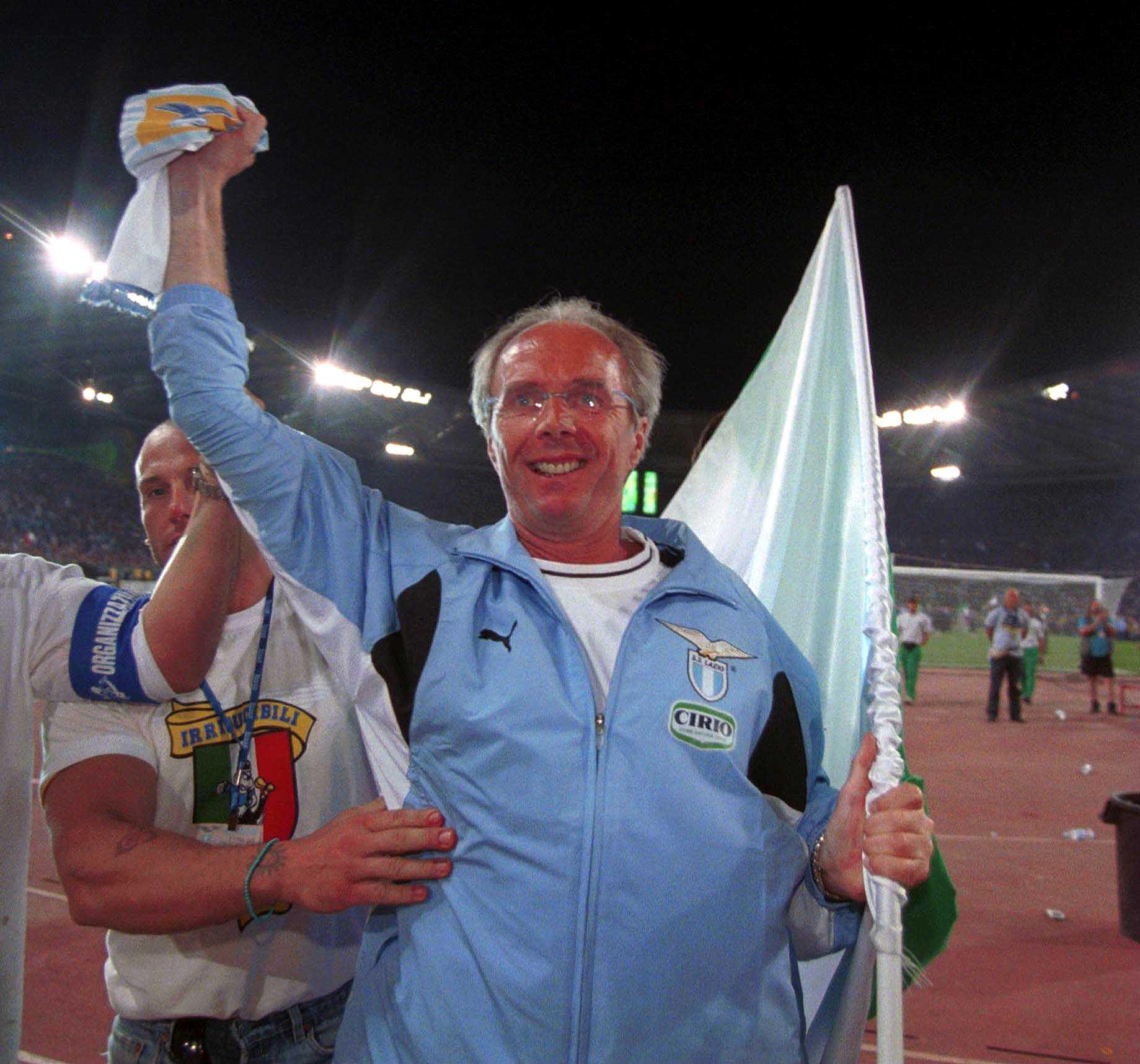 Sven-Göran Eriksson firar ligasegern med Lazio 2000. 