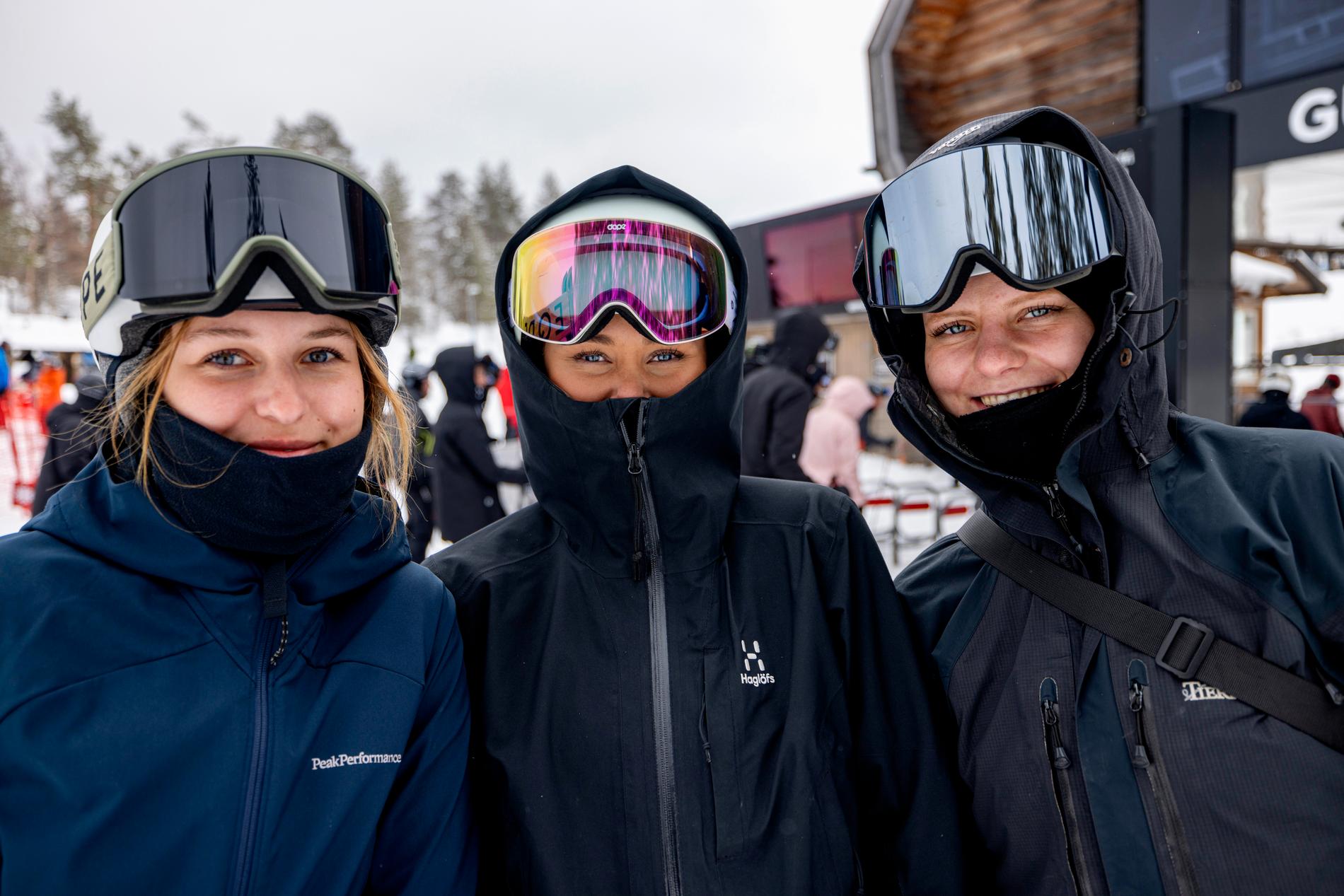 ”Det har nog blivit mer fest än skidåkning faktiskt”, säger Alice Bergström som säsongar tillsammans med Julia Lundström och Alice Melsen.