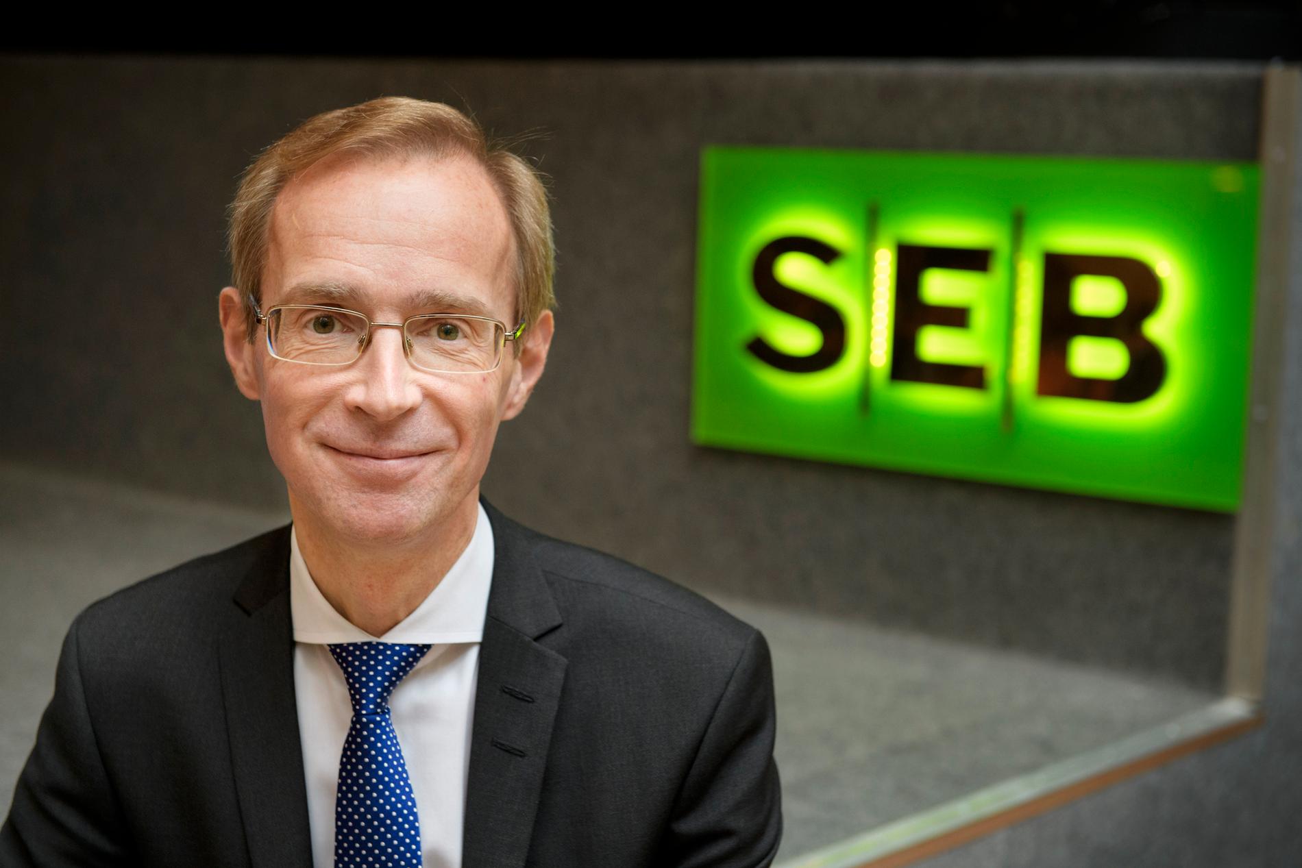 SEB, med chefsekonomen Robert Bergqvist, sänker tillväxtprognosen för svensk ekonomi. Arkivbild