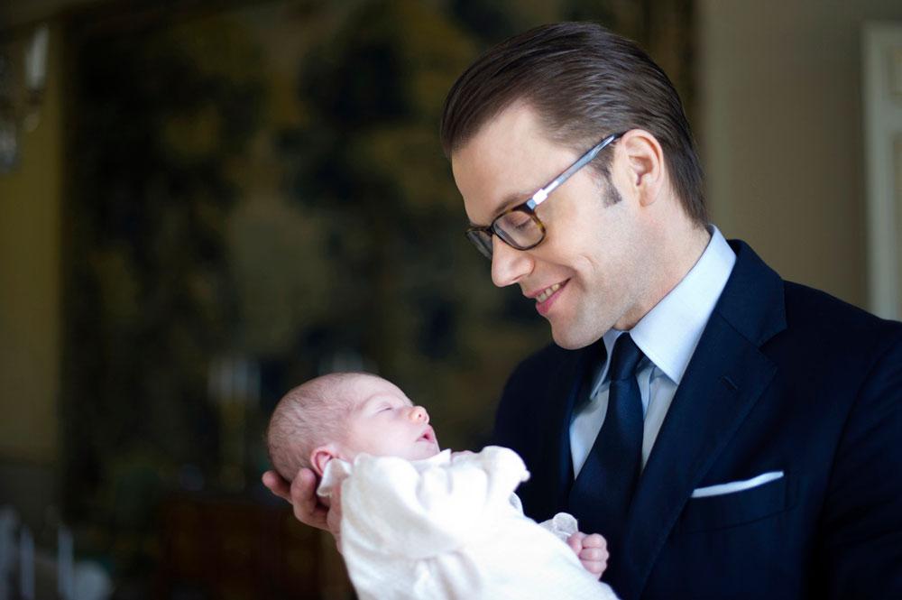 Tar inga risker Prins Daniel Westling har beställt en signerad AIK-babytröja till sin dotter.
